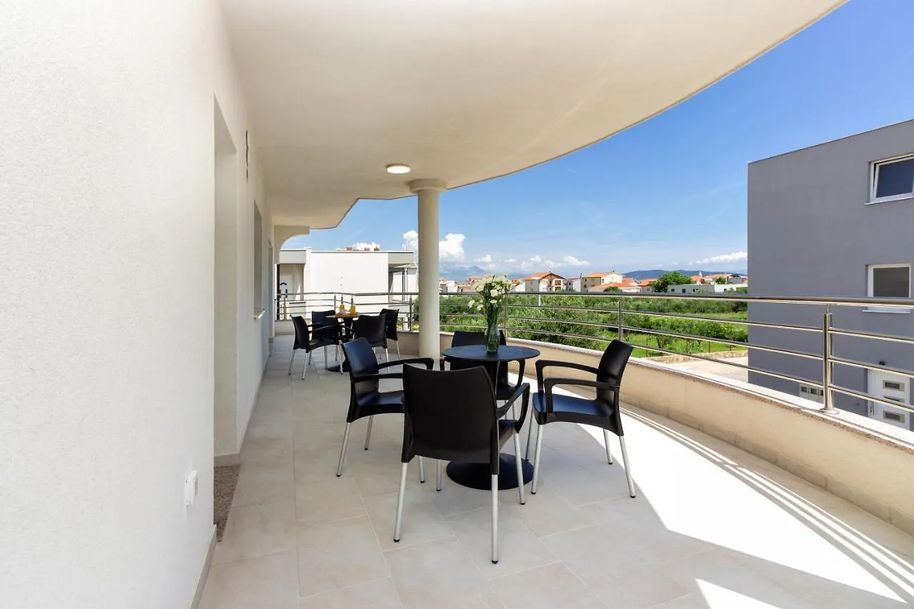 Apartment Villa Ivana In Kastela