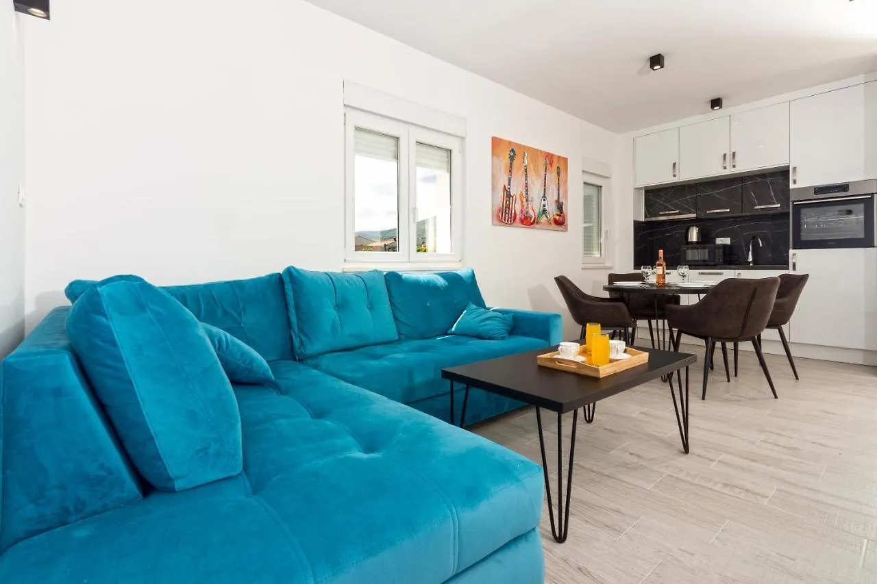 Villa Ivana In Kastela Apartment