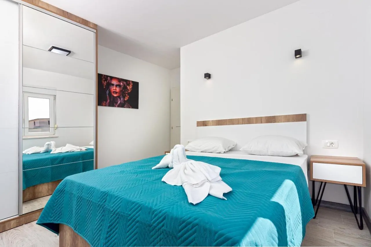 Apartment Villa Ivana In Kastela