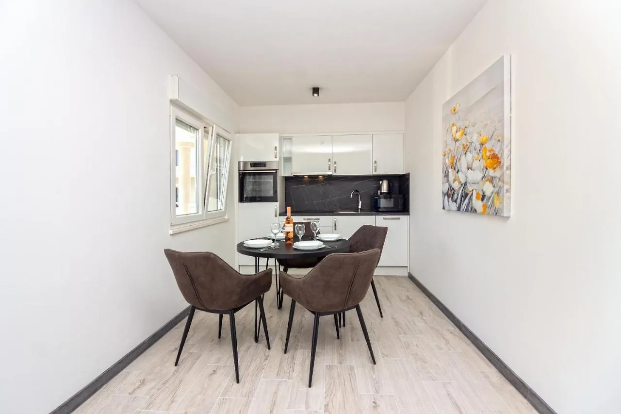 Villa Ivana In Kastela Apartment