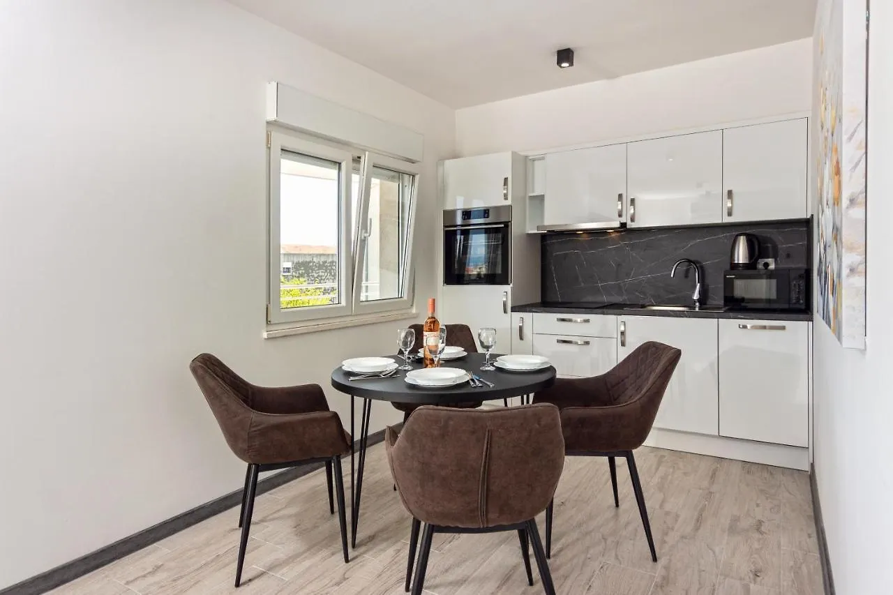 Villa Ivana In Kastela Apartment