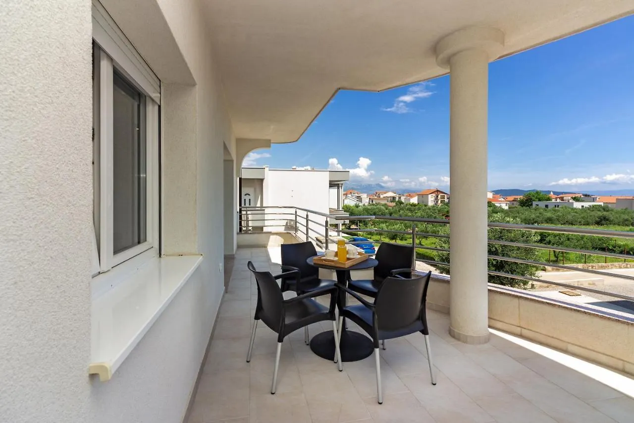 Villa Ivana In Kastela Apartment