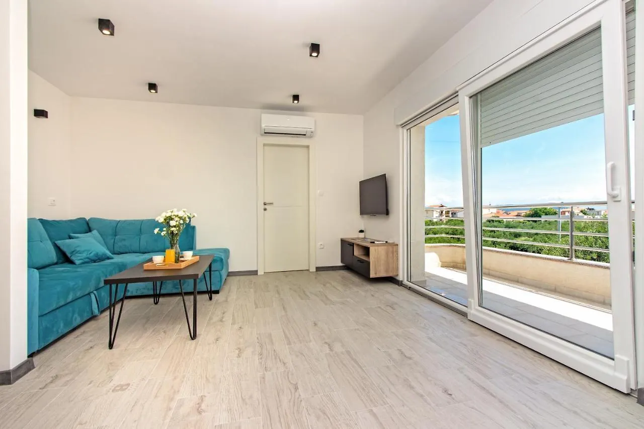Apartment Villa Ivana In Kastela