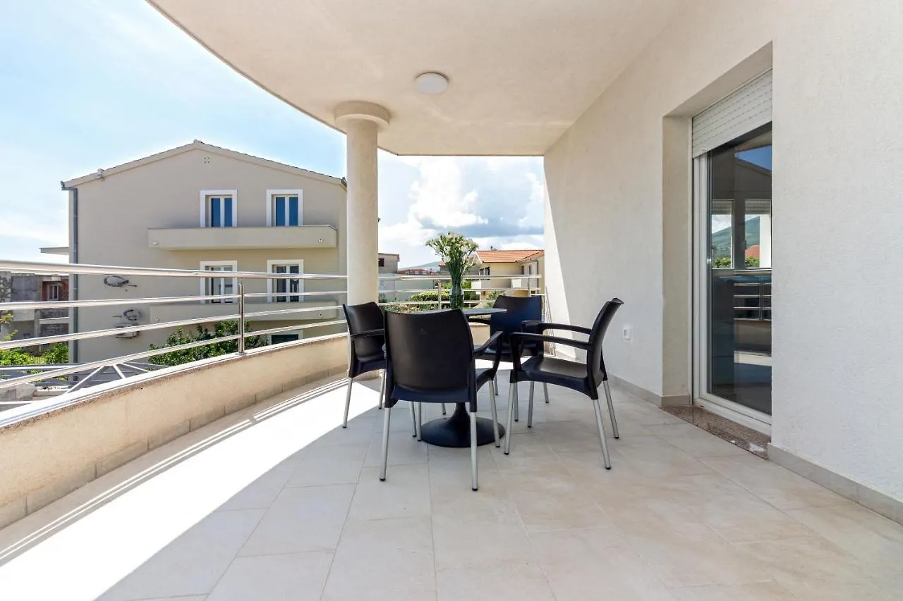 Apartment Villa Ivana In Kastela Croatia
