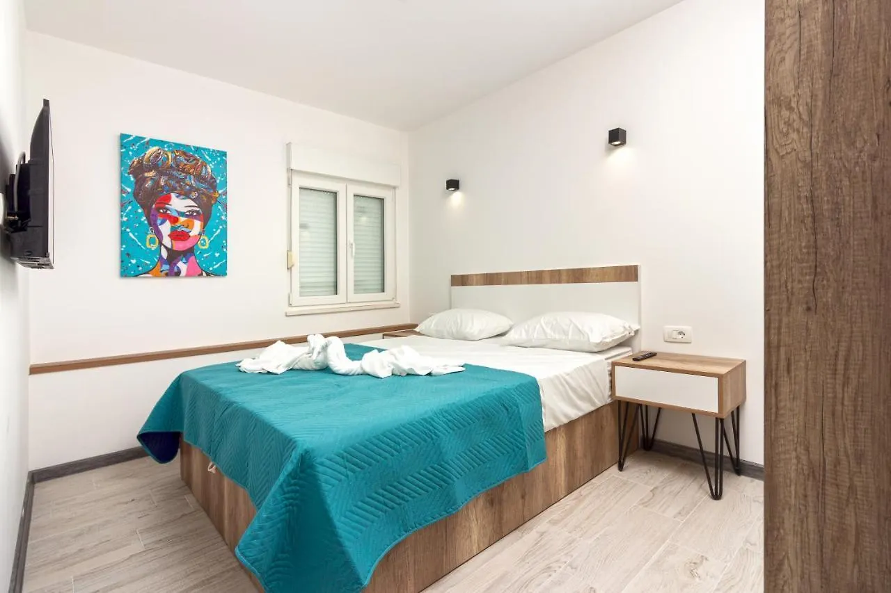 Apartment Villa Ivana In Kastela